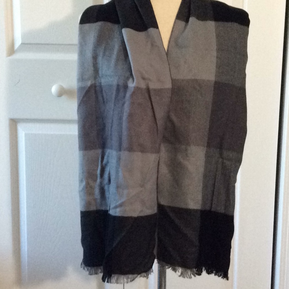 Van Heusen Gray Plaid Scarf